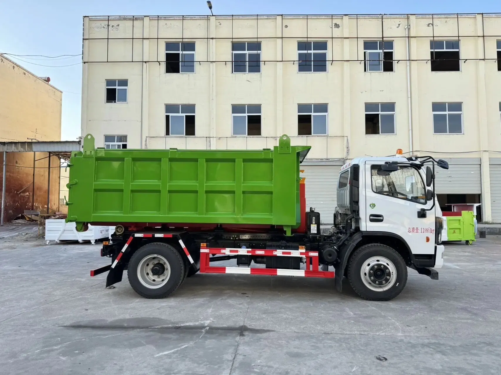 Dongfeng Dolika 6 Ton Roll off Refuse Truck Container Transport Vehicle