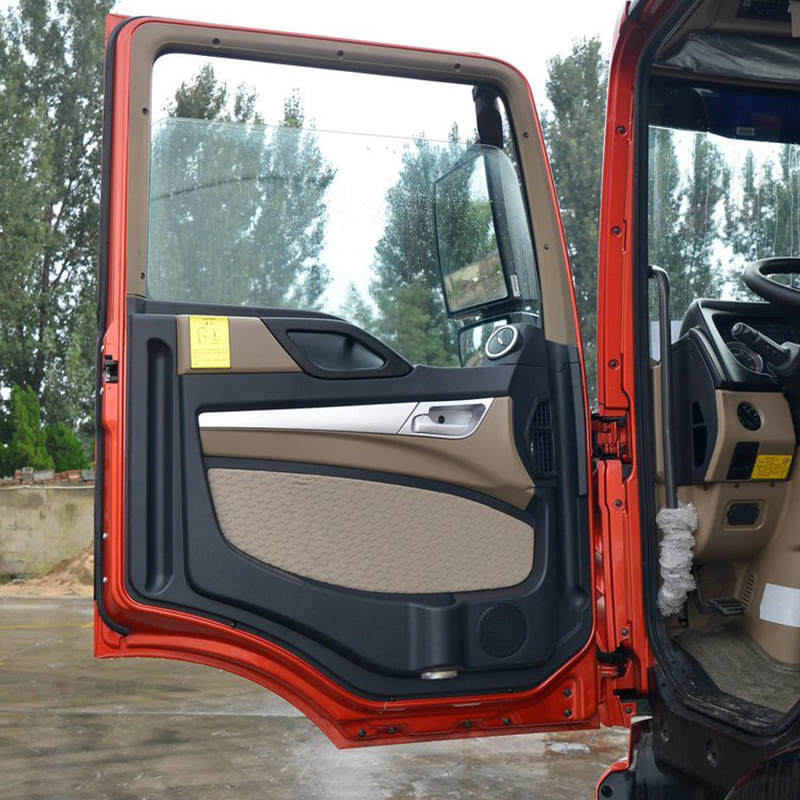 HOWO 4X2 Heavy Duty Tractor Truck Semi Truck for Urban Distribution Lightweight Design Cost Efficient Short Haul Logistics Flexible Steering Factory Price