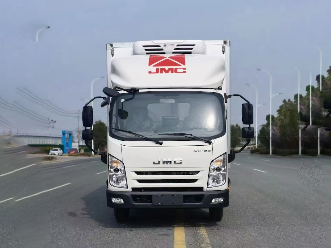 High Quality Jmc Carrying Plus Hydraulic Brake 3tons Small Refrigerated Refrigerator Van Truck Fish Transport Freezer Truck 68kw Light Truck
