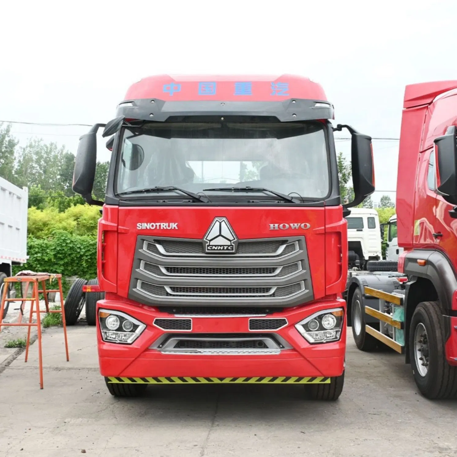 Reconditioned Tractor Truck with Shock Absorbers for Smooth Highway Freight Transport Rides