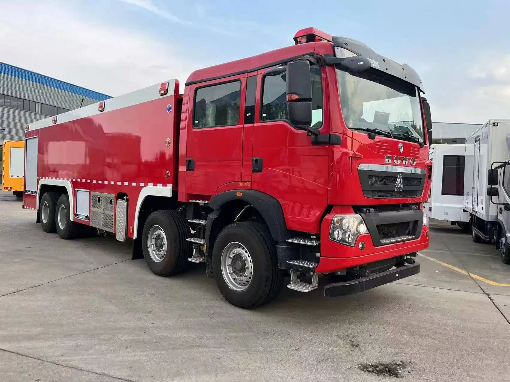 Sinotruk HOWO 8X4 25 Tons Urban Main Battle Fire Truck Optional Left and Right Drive Factory Direct Sales, Global Delivery