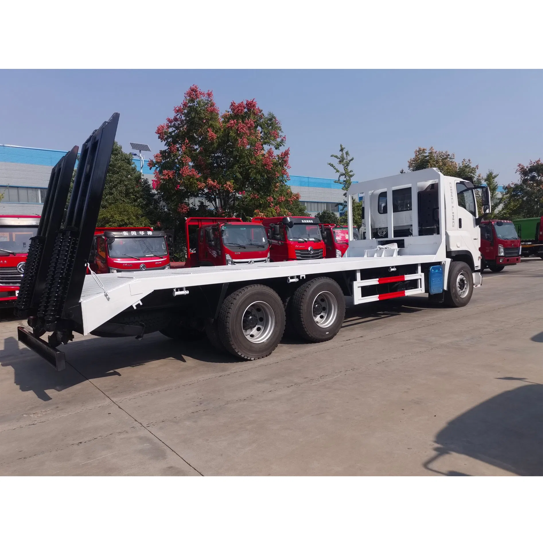 Flatbed Truck for Cargo Distribution and Logistics