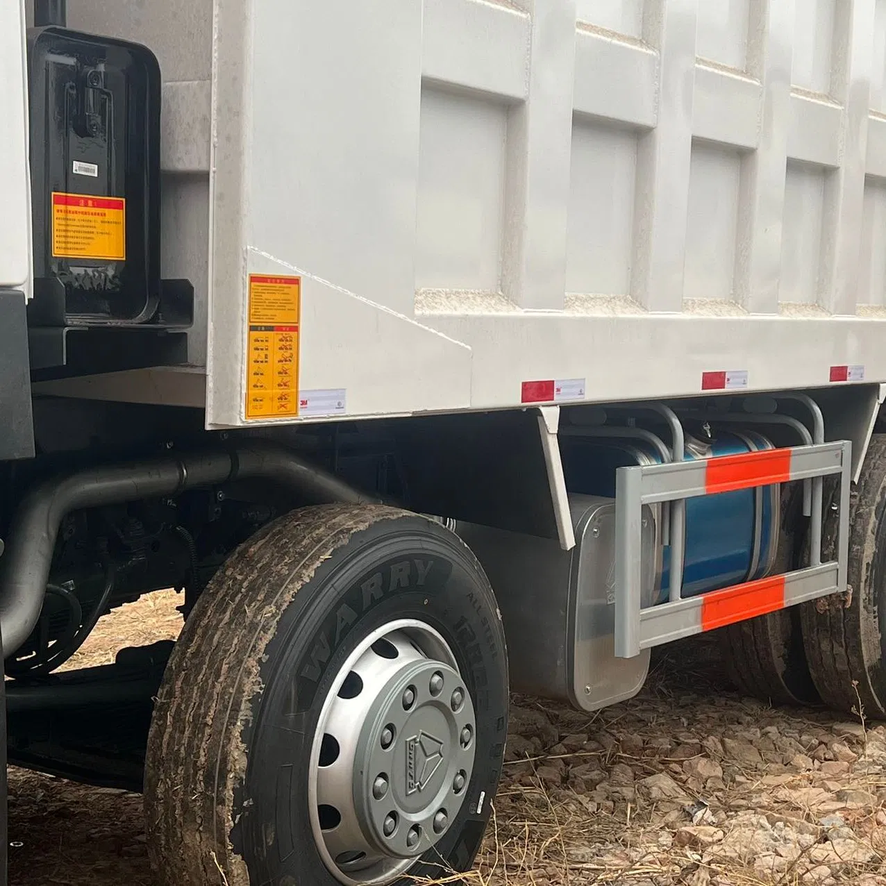 Used Truck Hot Sale Chinese Brand 6X4 371HP/380HP/400HP/420HP Left/Right Hand Drive Construction Haulage White 8X4 HOWO Dump Truck Heavy Duty Tipper