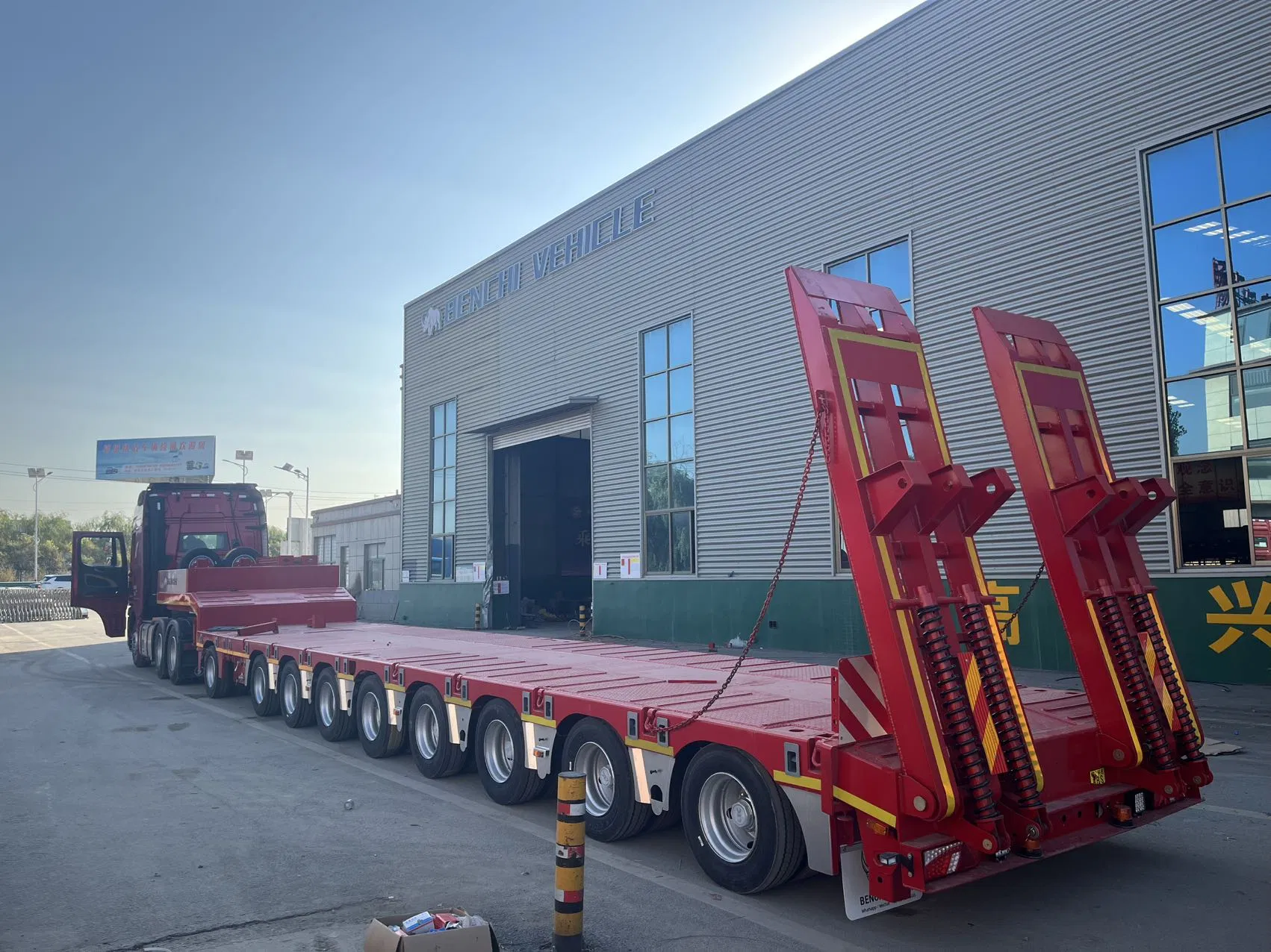 9-Axis Heavy-Duty Flatbed Semi-Trailer Transport Truck