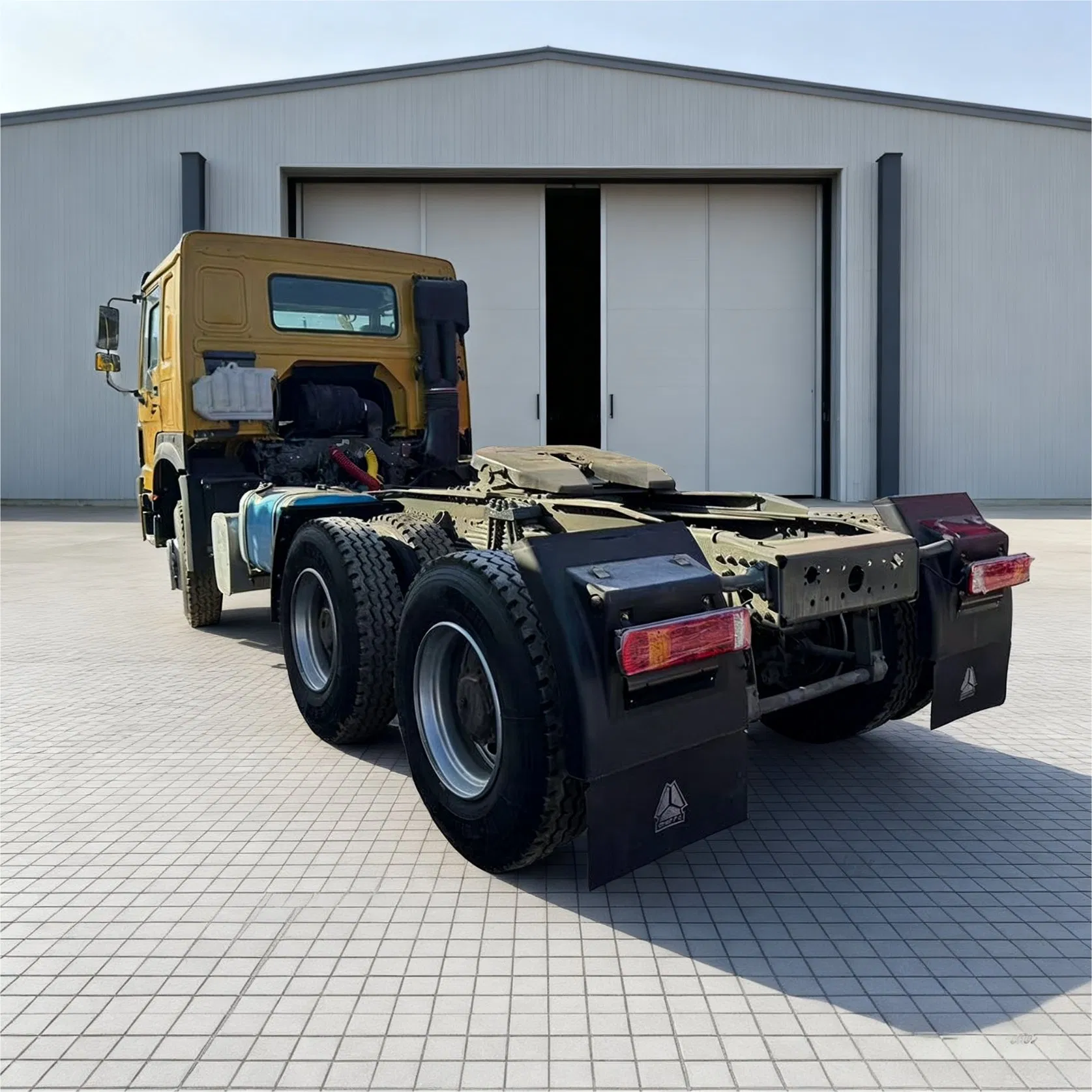 Sinotruk HOWO 6X4 Tractor HOWO Truck 380HP with FAW Truck for Logistics Distribution Truck Dump Truck Tipper &amp; Food Truck