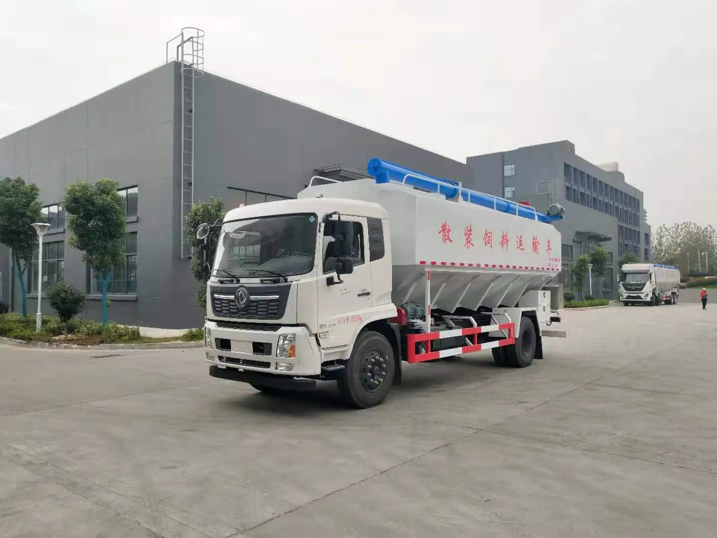 24 Cubic Meters Dongfeng Tianjin Feed Transport Vehicle Box Transport Truck Cargo Transport Truck Flatbed Transport Truck
