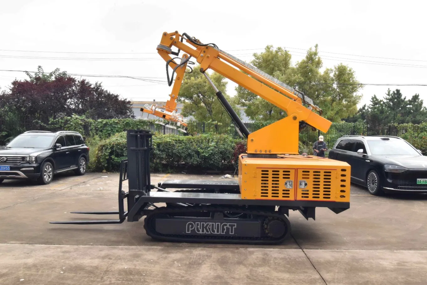 CE Certified Plk Lift Crawler Truck Photovoltaic PV Panel Installation Vehicle