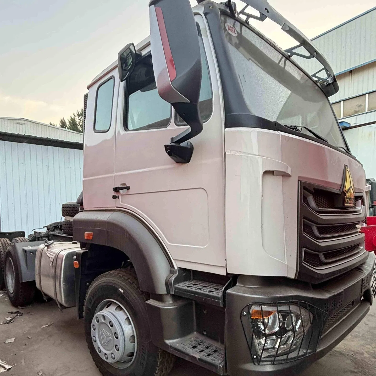 Sinotruk HOWO Nx 6X4 371HP Tractor High Performance Heavy Duty Truck 4X4 50t/80t Tipper/Dumper Heavy Duty Truck Logistics Distribution Truck Rhd