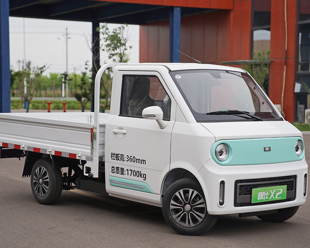 2024 in Stock Delivery Trucks Low Price The Kazoku Electric Vehicle New Energy Trucks H02-B Wholesale Market Heavy/Light Trucks 81km/H for City Logistics