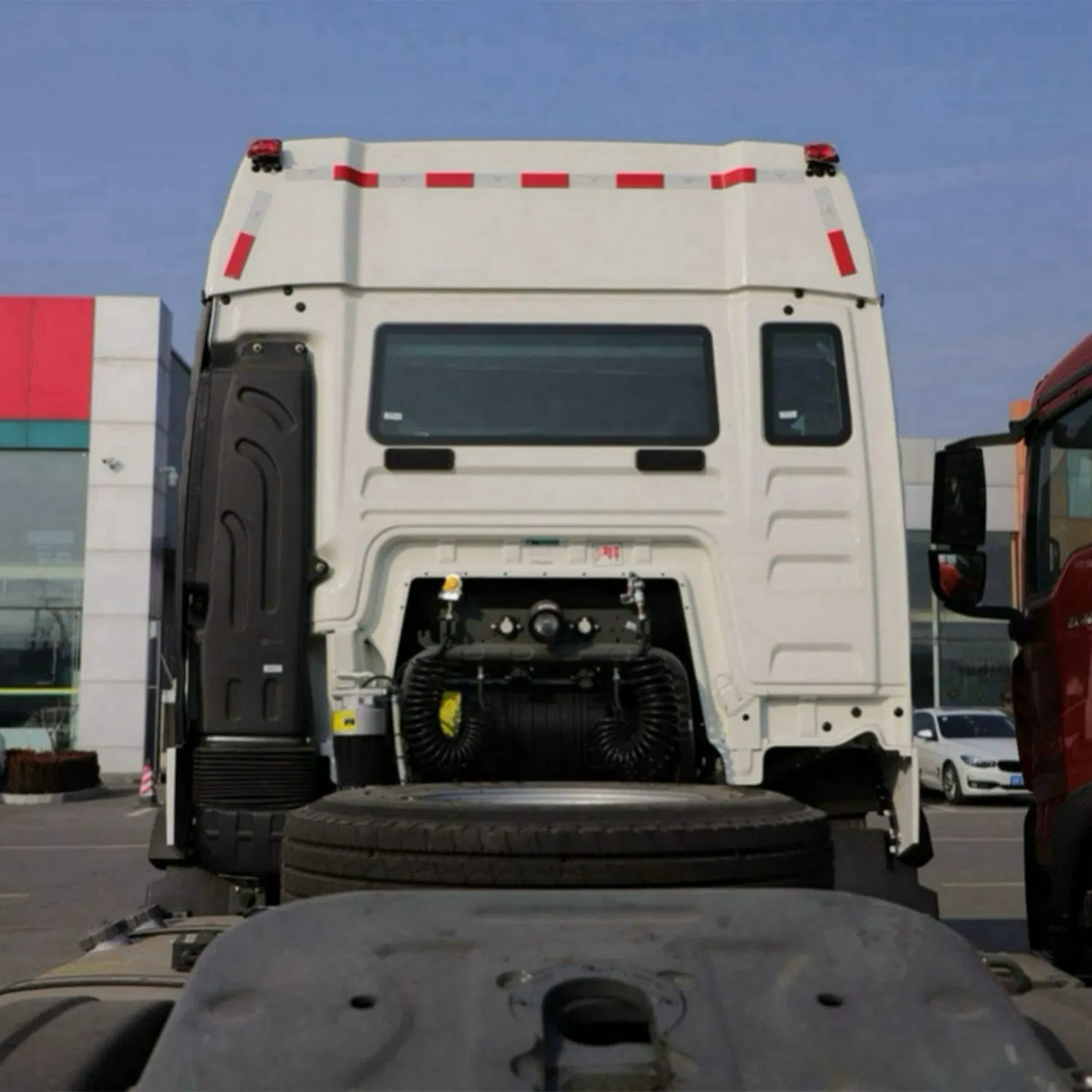 Reconditioned Tractor Truck with Shock Absorbers for Smooth Highway Freight Transport Rides