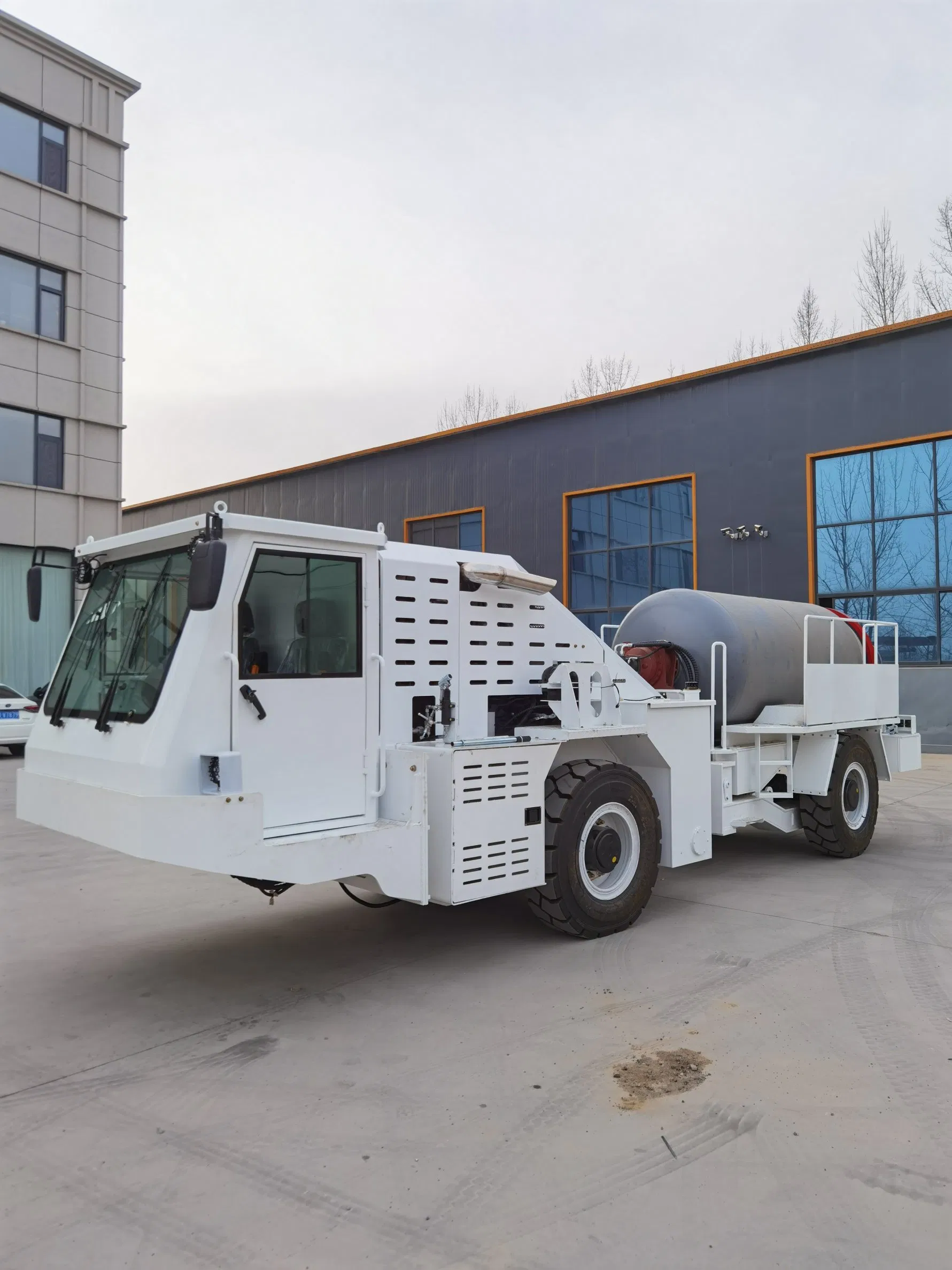 Durable Concrete Mixer Truck Underground Utility Vehicle in Stock