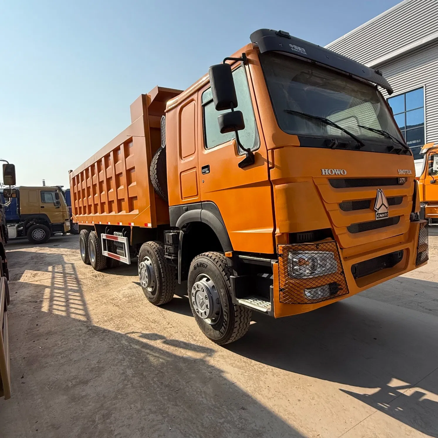 HOWO Shakman Heavy-Duty Cargo Truck - Rear-Tilting Dump Truck - Mining Truck - Construction Waste Truck - Garbage Truck - Towing Vehicle