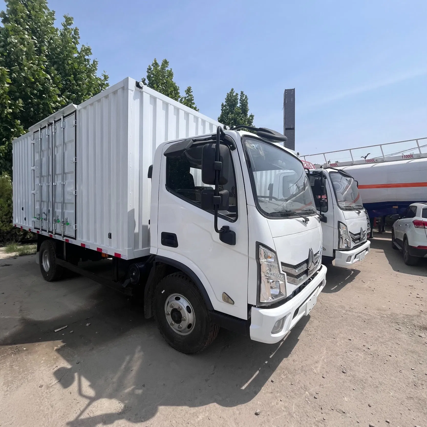 150-Horsepower Chinese Sinotruk Light Truck, 6.2-Meter Small Urban Delivery Vehicle, 5-15 Tons Selectable