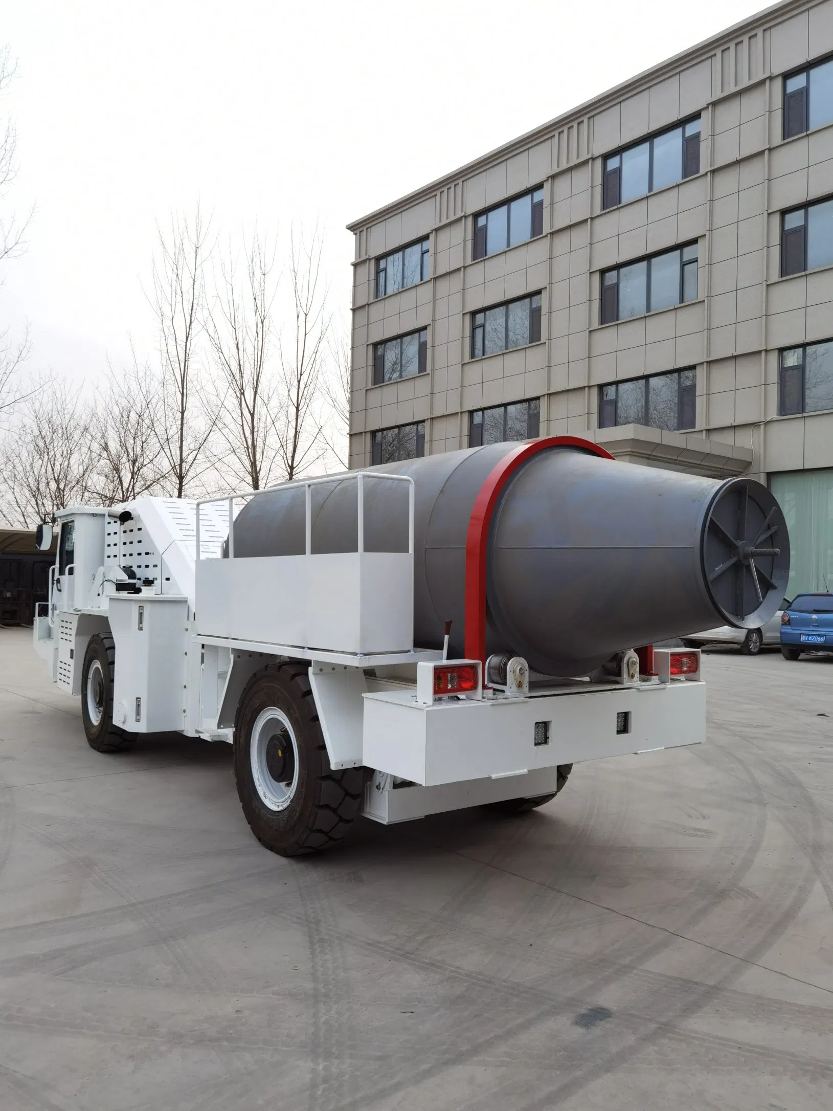 Durable Concrete Mixer Truck Underground Utility Vehicle in Stock