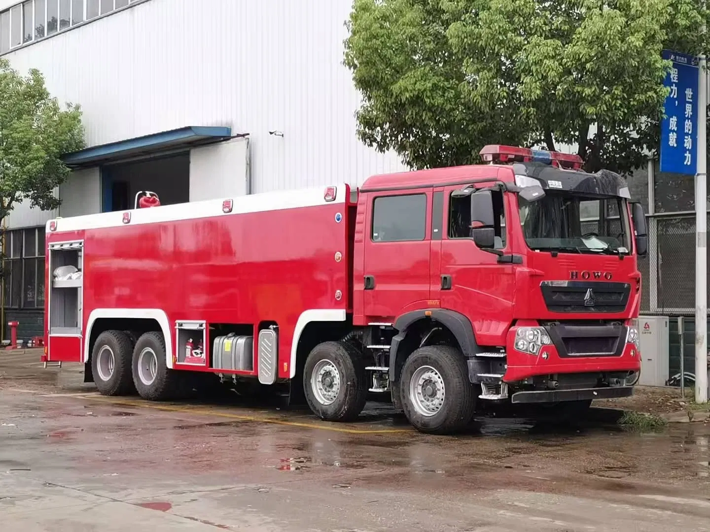 Sinotruk HOWO 8X4 25 Tons Urban Main Battle Fire Truck Optional Left and Right Drive Factory Direct Sales, Global Delivery