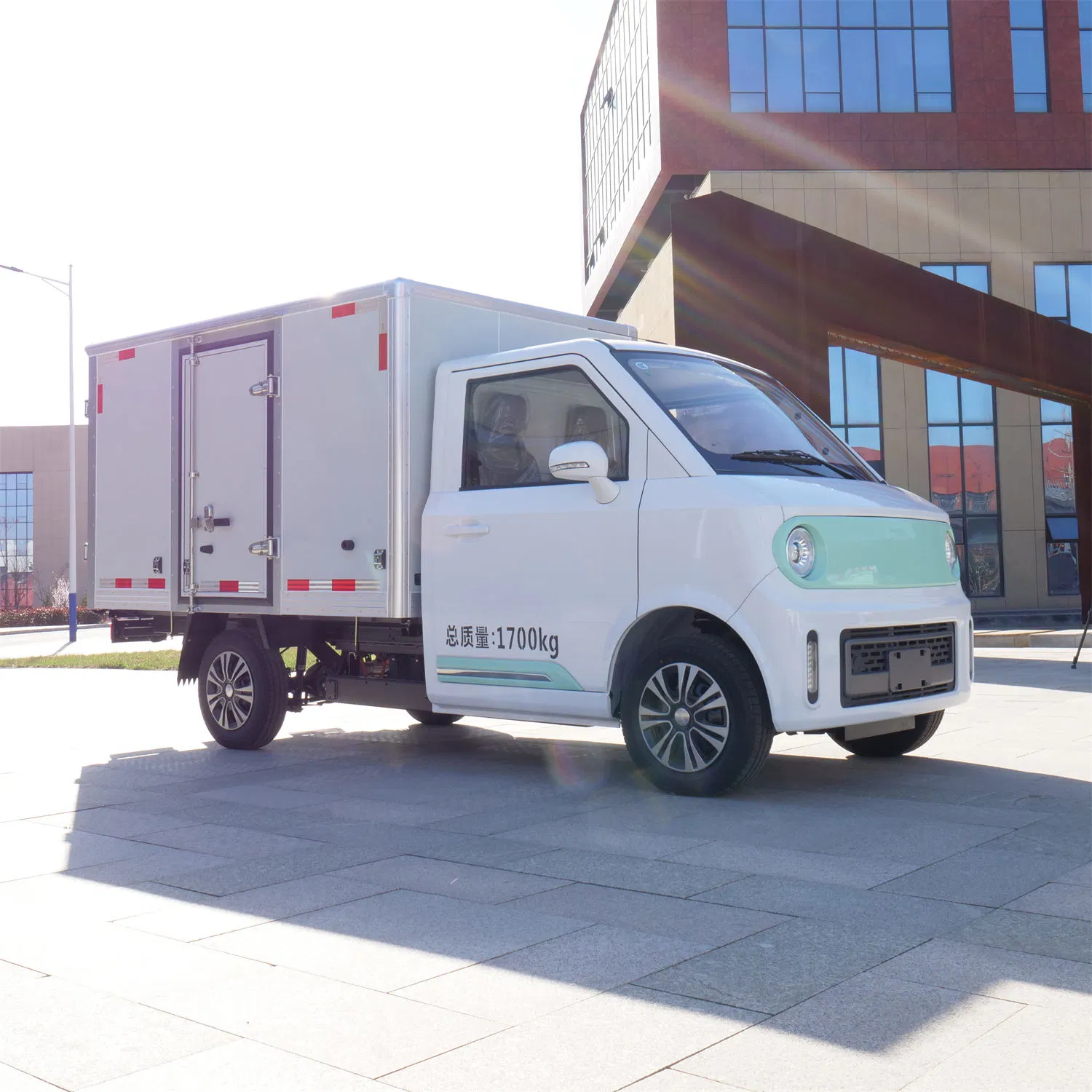 2025 New Urban Distribution Truck Electric Van-Type Logistics Box Truck Affordable Price