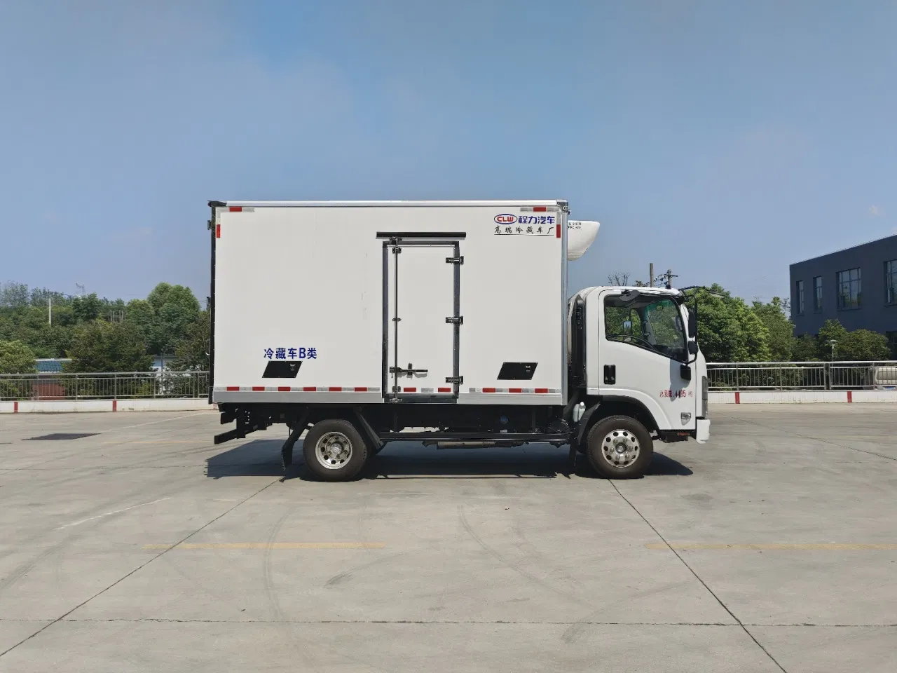 High Quality 4*2 4.5tons Refrigerator Box Truck Fish Transport Freezer Truck Refrigerated Truck Thermo King Refrigerator Unit
