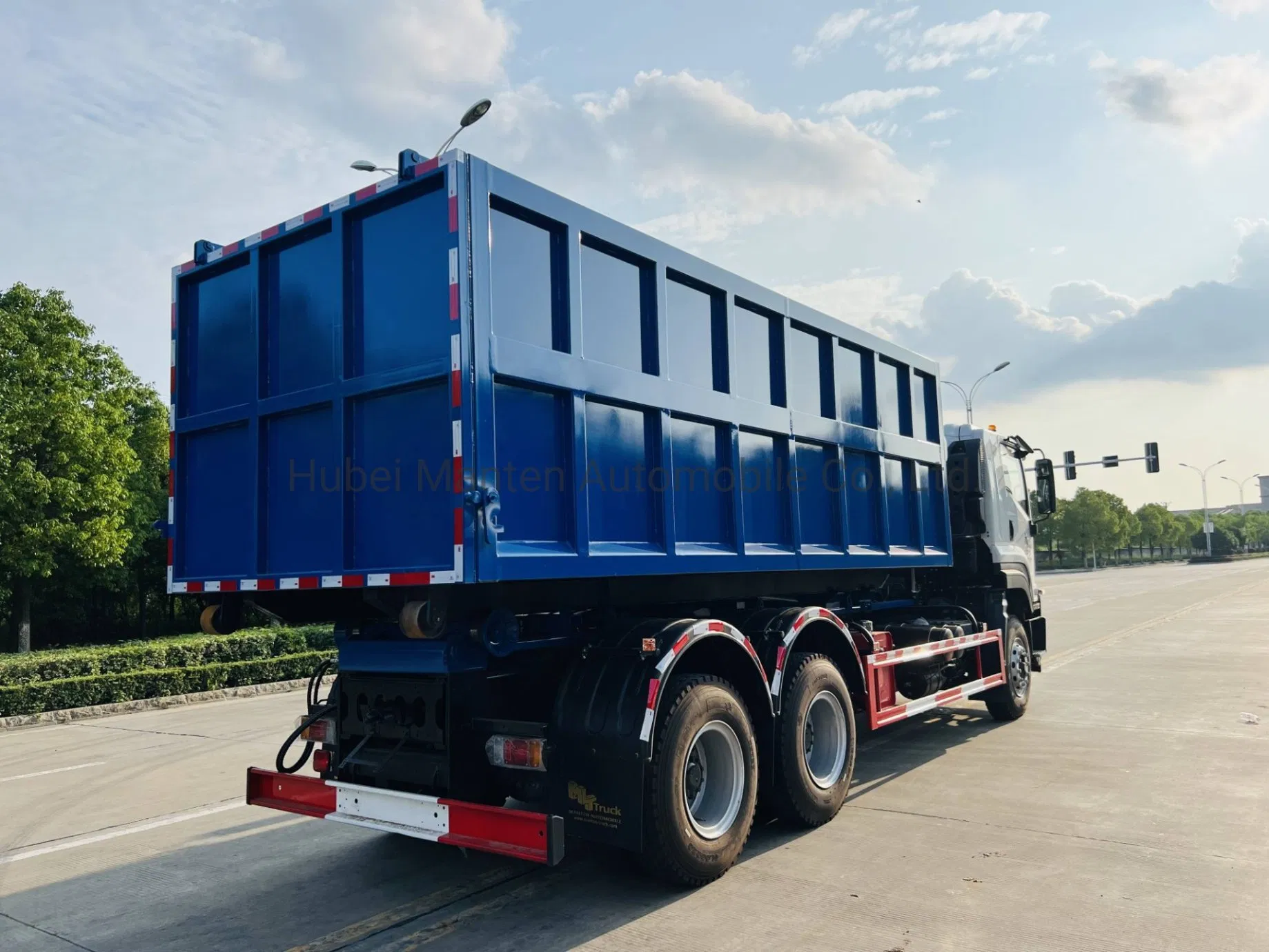 Isuzu Giga Hydraulic Lifter Bin Garbage Truck with Roll Arm Container for Transport Garbage