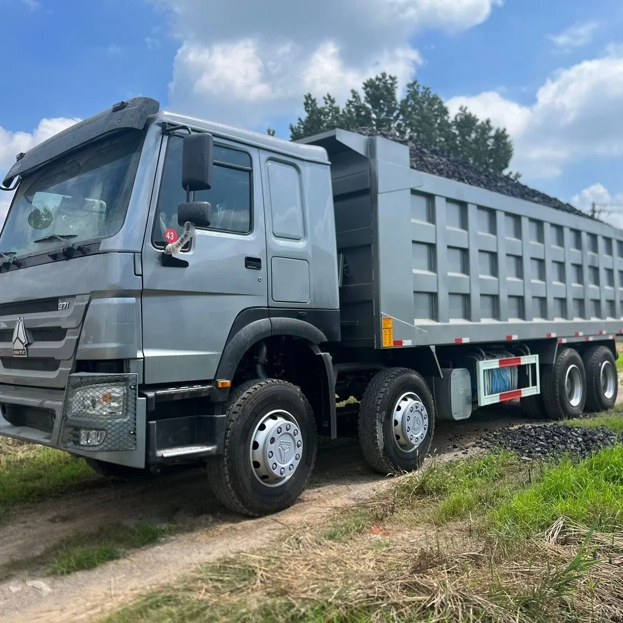 Used Truck Hot Sale Chinese Brand 6X4 371HP/380HP/400HP/420HP Left/Right Hand Drive Hydraulic Lift High Payload HOWO 8X4 Dump Truck Square Box for Construction