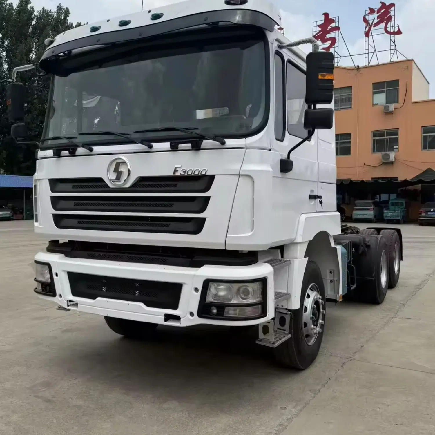 HOWO Heavy Duty Truck Cab with Robust Steel Construction for Long Haul Transportation and Mining Operations