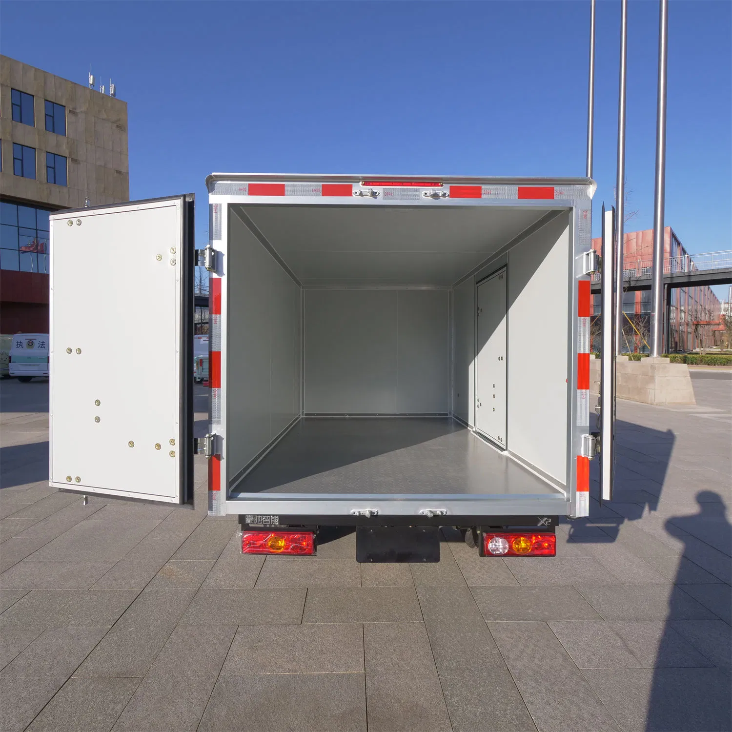 Cheshx2 Lorry Truck Light Operated by Battery (BEV) Electric Cargo Box Truck with Big Power and Strong Motor Power for Express Transport Vehicles