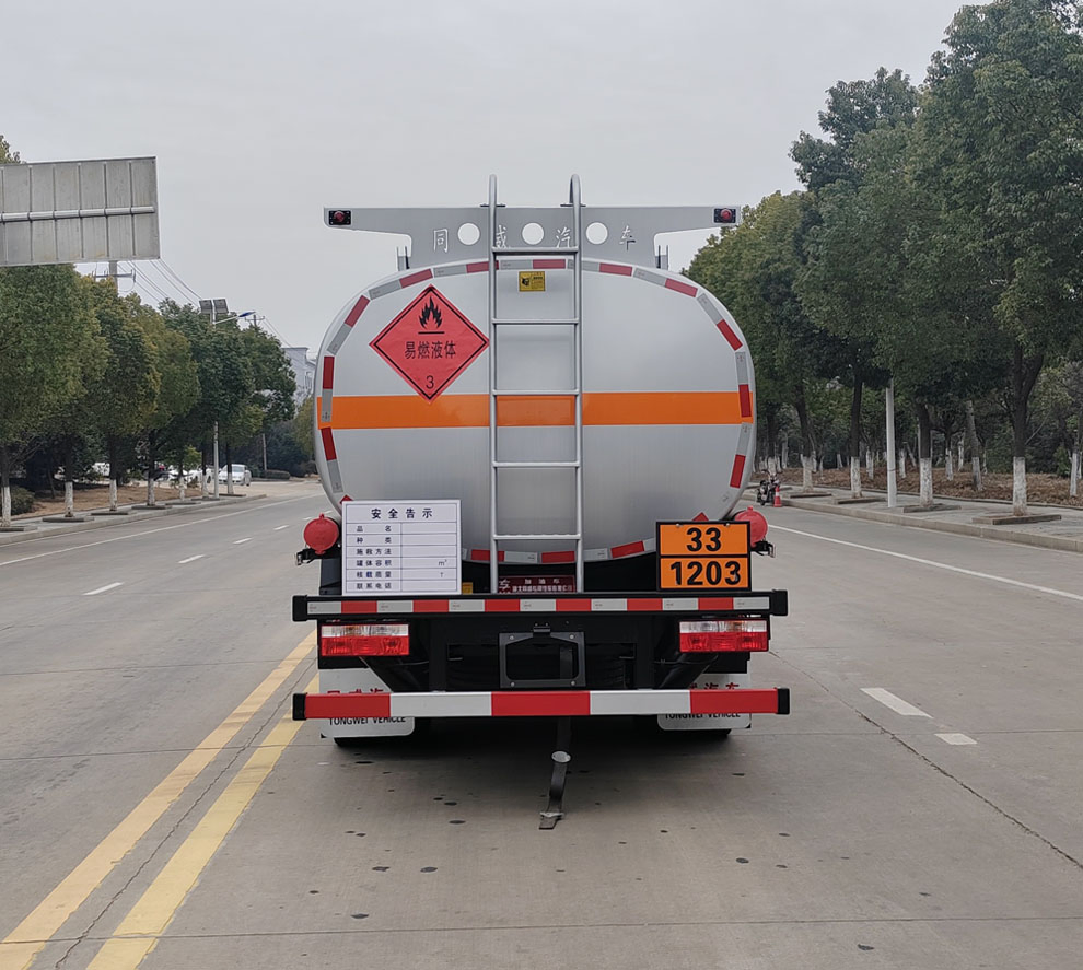 Compact 12t 4X2 Fuel Tanker Truck with 10,000L Capacity (Min 4.8T Curb Weight, 7T Payload, Euro 6, Disc Brakes, Multiple Pump Options for Urban &amp; Site Delivery)