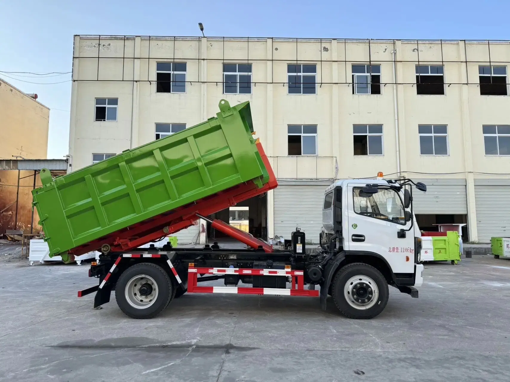 Dongfeng Dolika 6 Ton Roll off Refuse Truck Container Transport Vehicle