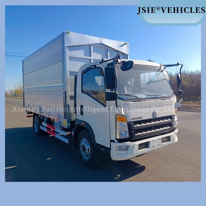 HOWO 4X2 Wing Container Transport Vehicle Truck