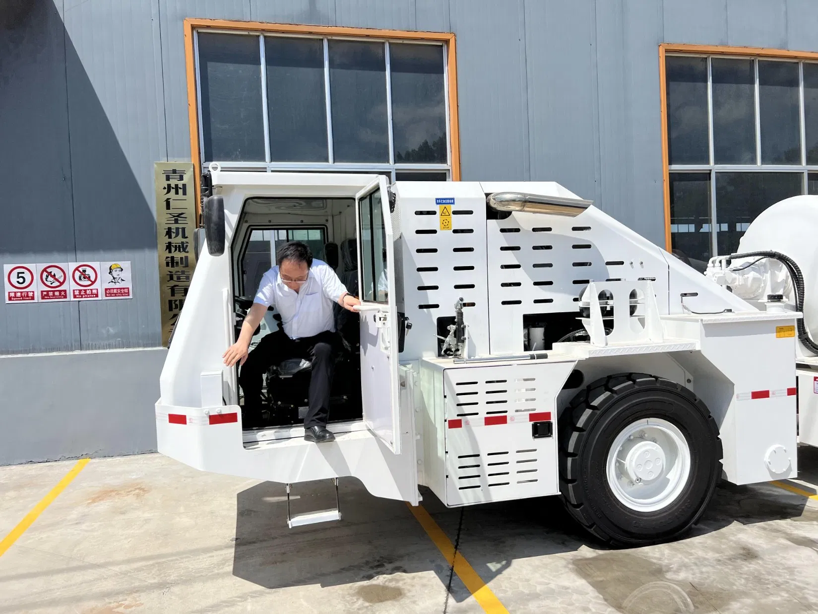 Tmg Brand Tu312 Underground Mining Vehicle Low Profile Concrete Mixer Truck with CE