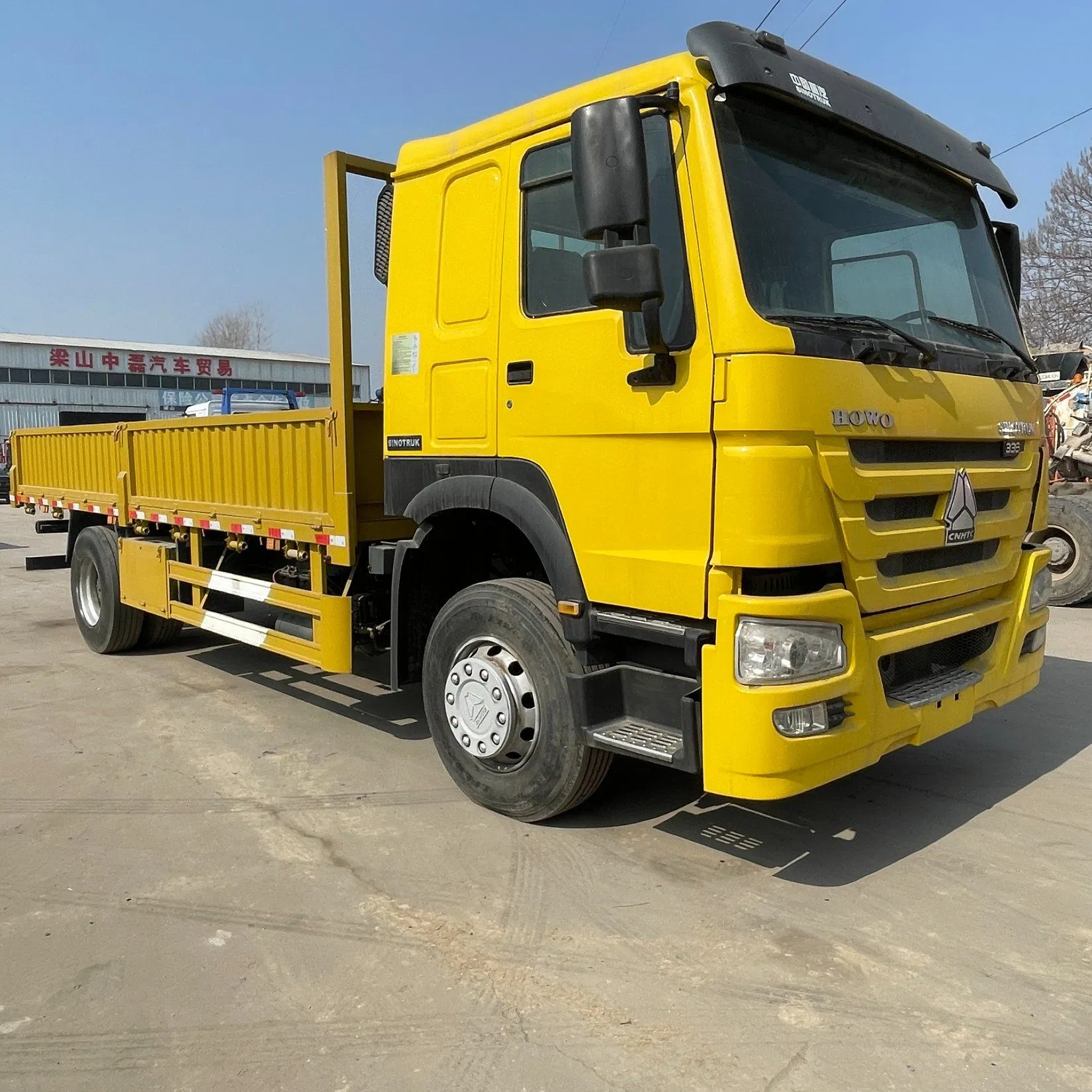 HOWO 4*2 336HP Heavy/Light Duty Truck 25tons Flatbed Transport Truck Tipper Truck