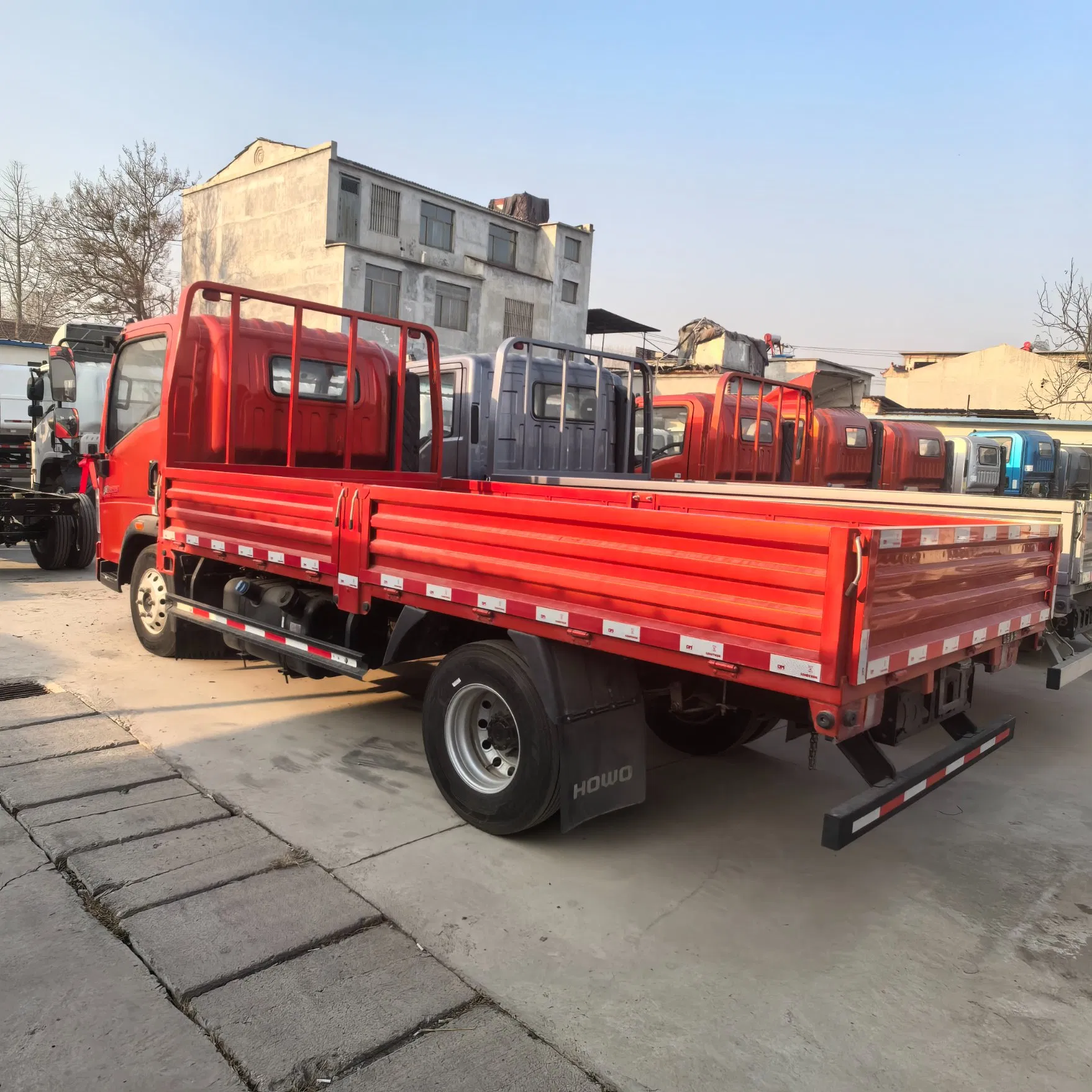 150-Horsepower Chinese Sinotruk Light Truck, 6.2-Meter Small Urban Delivery Vehicle, 5-15 Tons Selectable