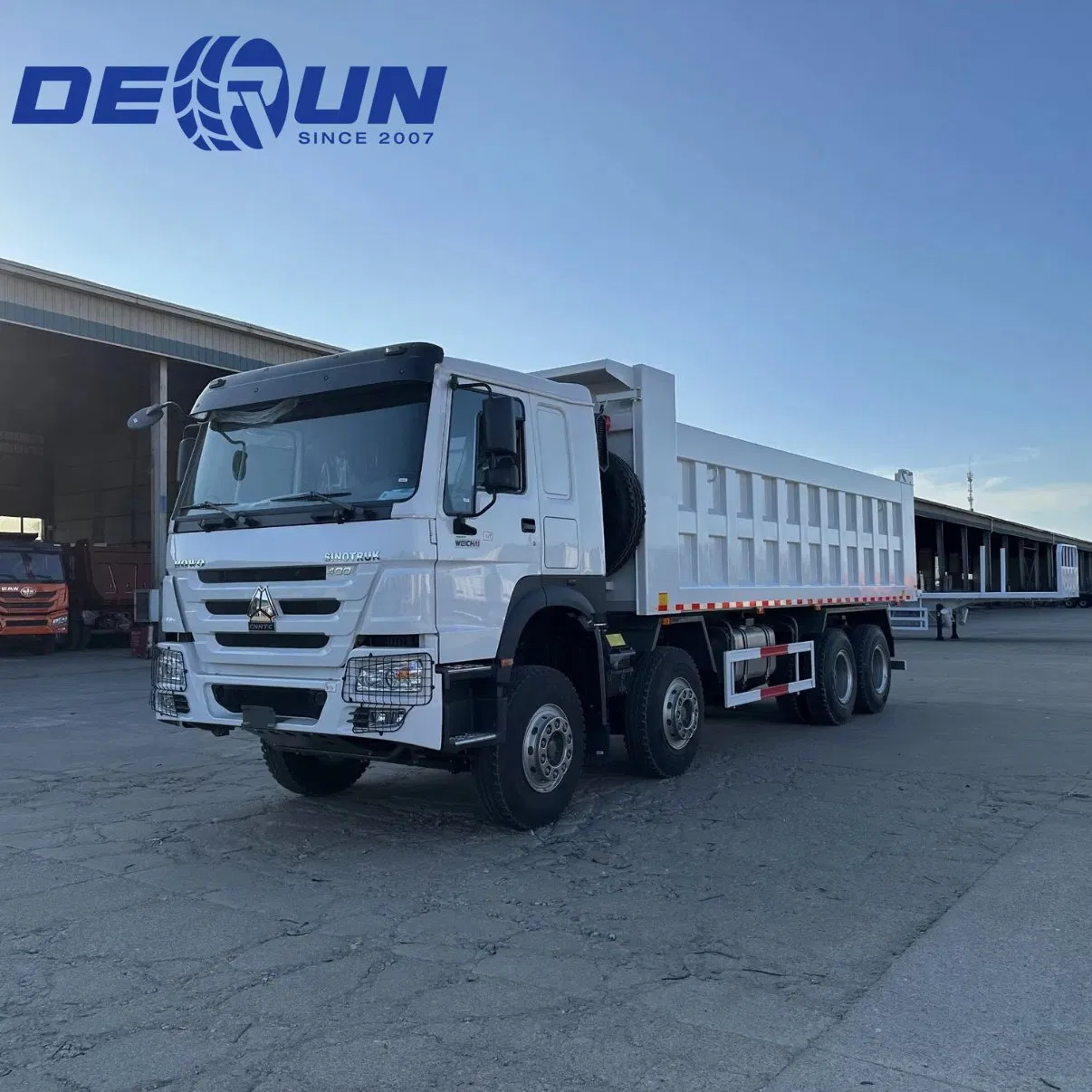 Heavy Duty Sinotruk HOWO/Shacman/FAW/Beiben/Foton 30/40/50ton 6X4/8X4 10/12 Wheels Rear Dump Tipper Dumper Tipping Truck for Construction Iron Bauxite Mining