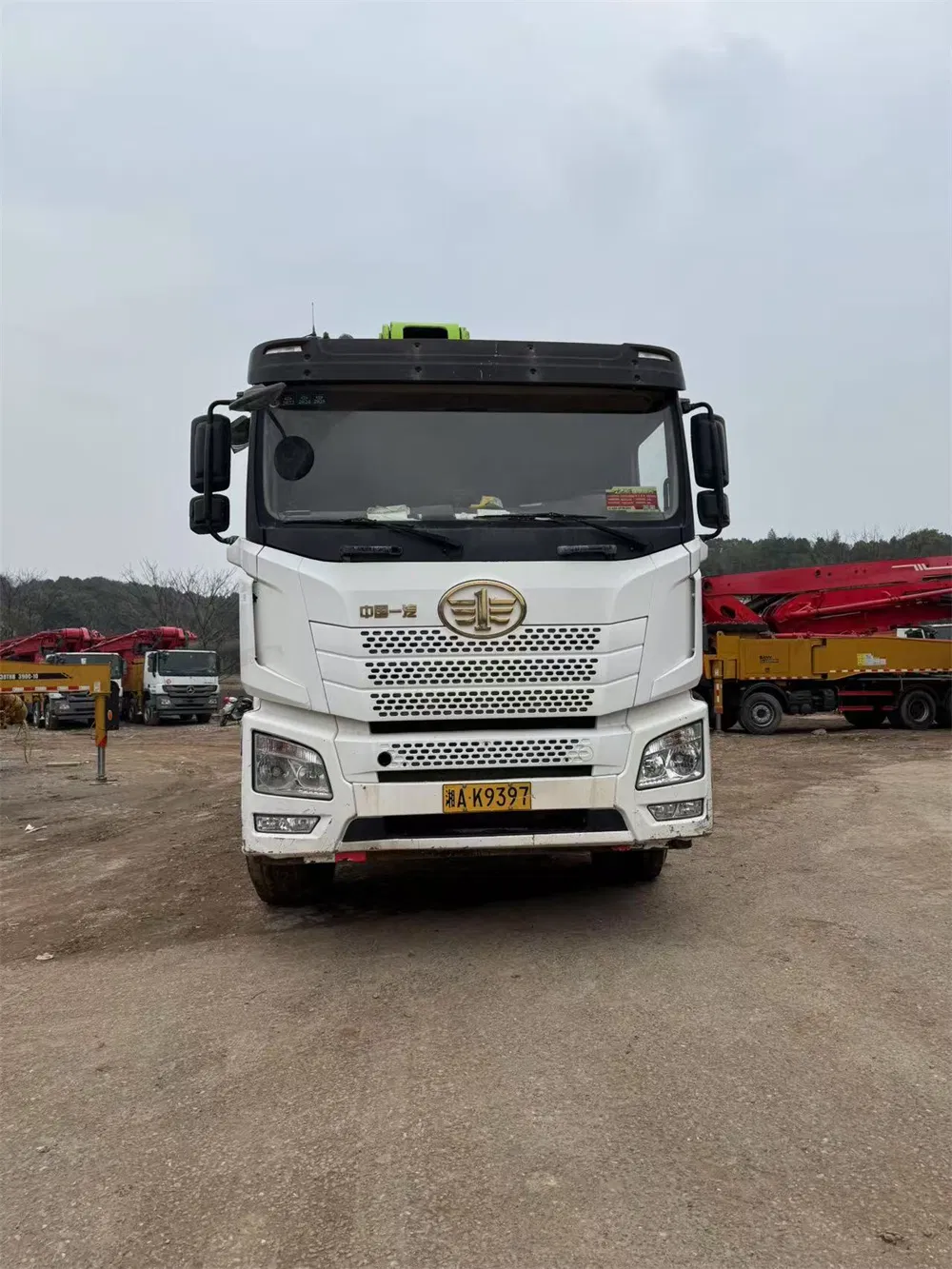 Used Xugong Truck-Mounted 57m 59m 60m 67m Boom Pump System Integrated with Zoomlion Control Technology