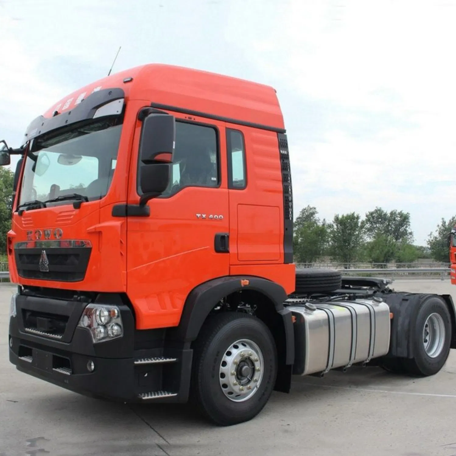 Smart Connected Sinotruk Tractor Truck Made in China Fleet Management System Logistics Efficiency