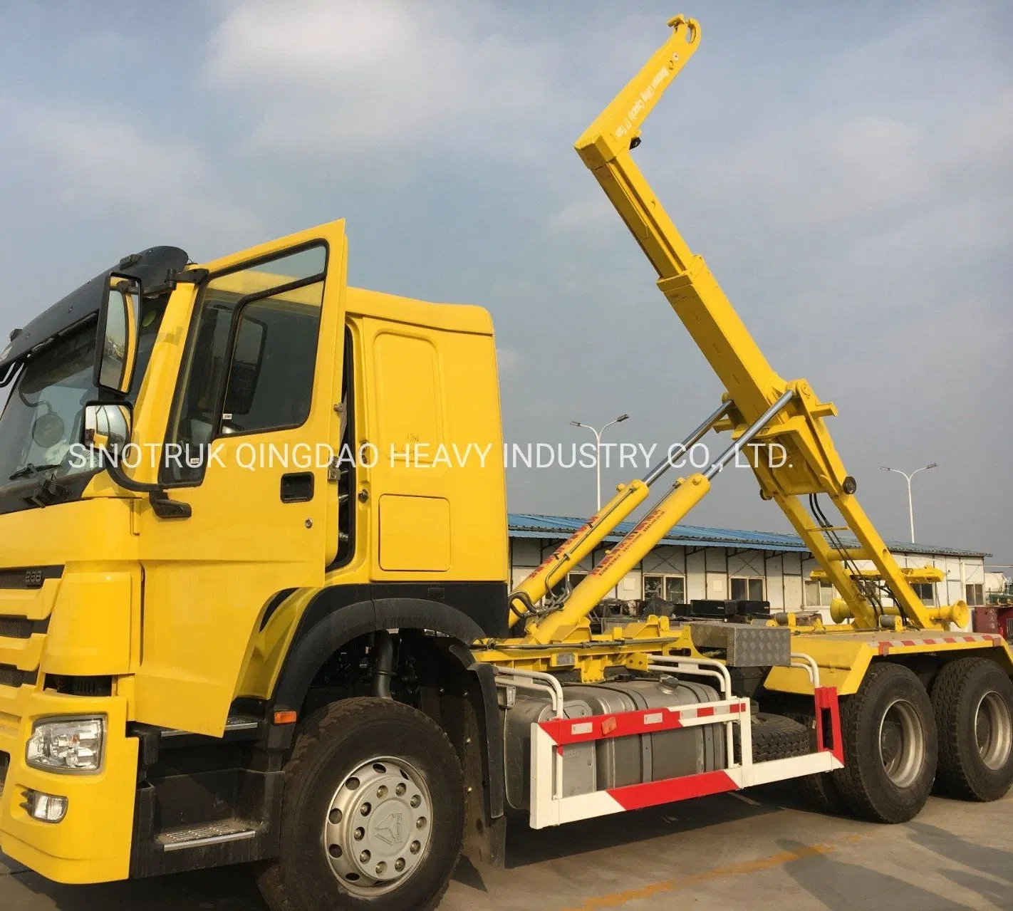 Manufacturer 17t/20t/22t Sinotruk HOWO Tx 6X4 Hook Lift Compressed Garbage Transport Rubbish Refuse Waste Transportation Arm Heavy Truck with Lifting Container
