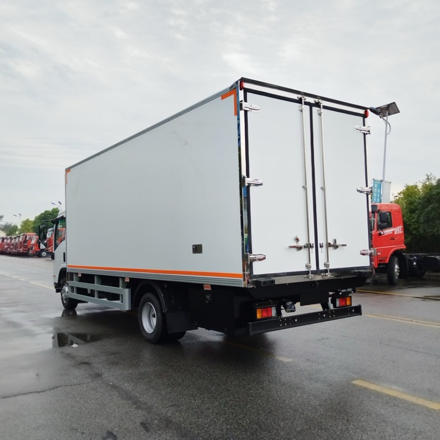 High Performance Refrigerated Truck Engineered for Extended Urban Deliveries with Superior Temperature Retention