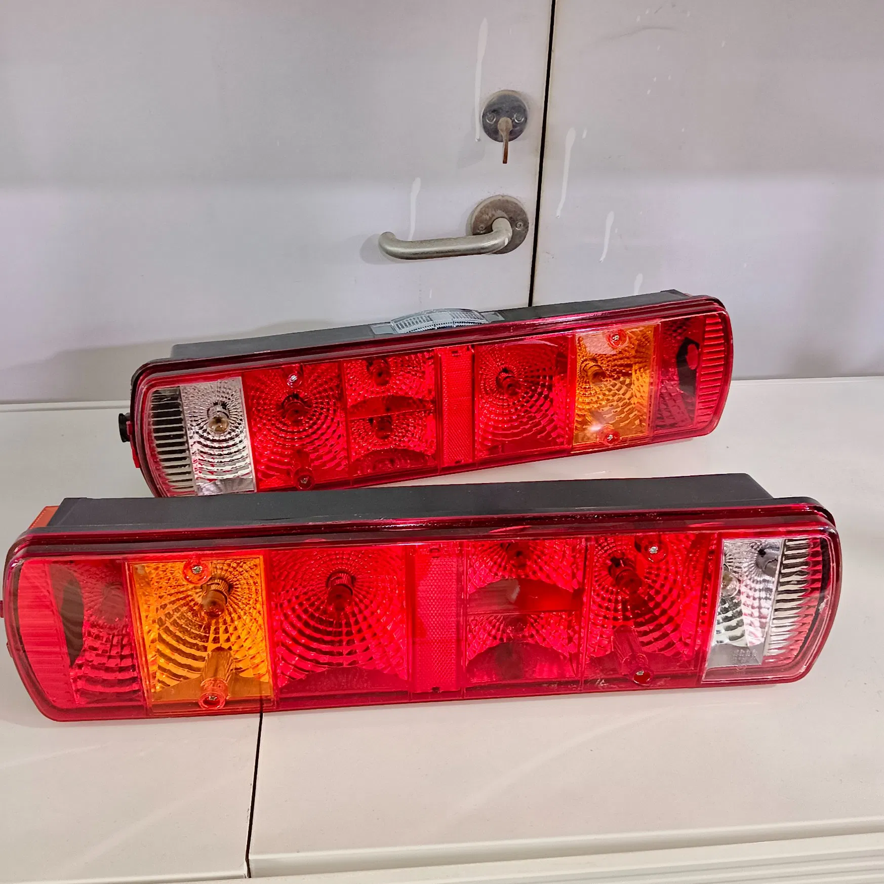 Boa Condição Preço Baixo LED Caminhão Veículos Agrícolas Triciclo Caminhão Ônibus Luz Traseira Sinal de Parada Freio Ré Sinal de Viragem Lampada de Aviso