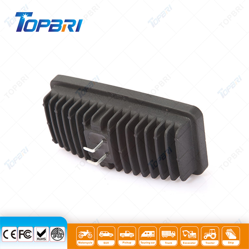 Luz de Trabalho LED CREE Quadrada 12W para Veículos Agrícolas