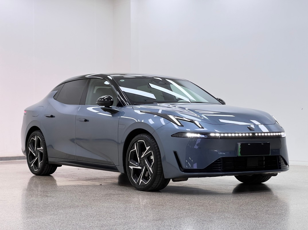 Virada à Esquerda Carro Lynk&Co 07 2024 Em-P 126 Longa Distância Ultra Rápido Carregamento