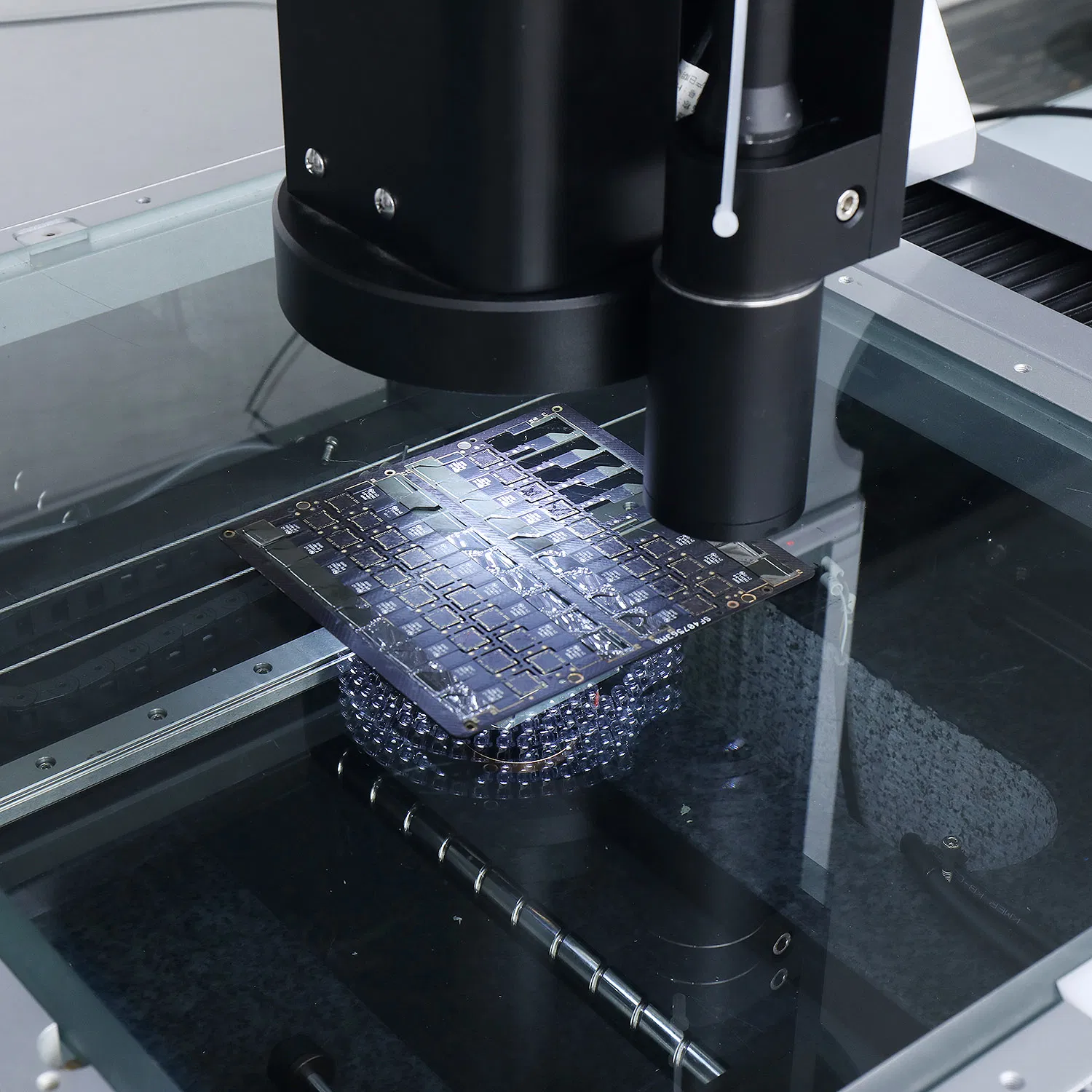 Solução de Medição de Visão Qvs para Eletrônicos – Inspeção de PCB e Microcomponentes