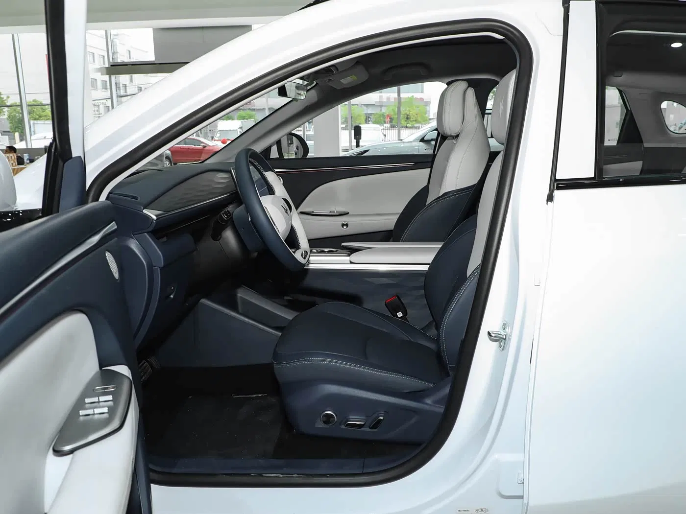 Veículos Elétricos Arcfox Alpha: Escolha Inteligente para Passeios Urbanos Ecológicos