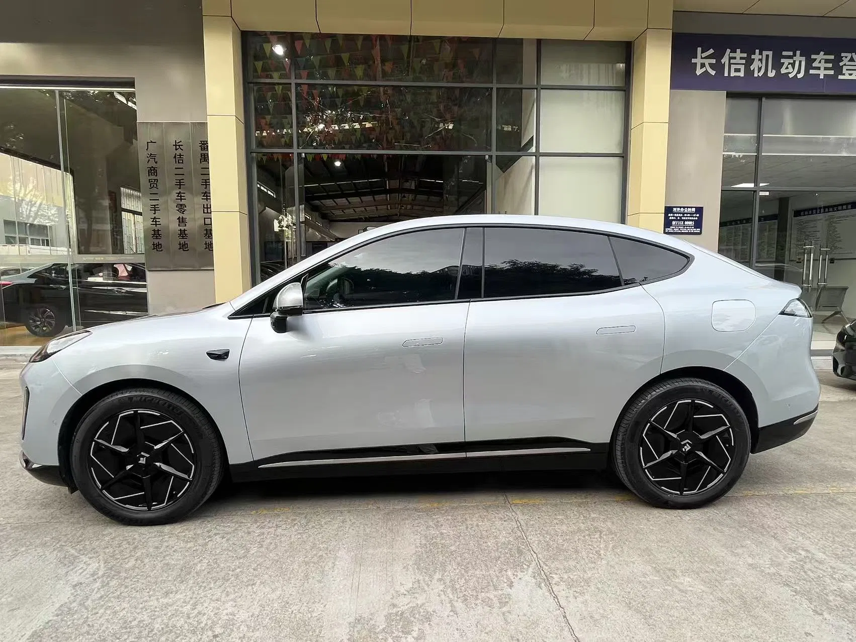 2024 Hiper Ht 825: 800V Lidar, 825km Alcance, Portas Asa de Gaivota