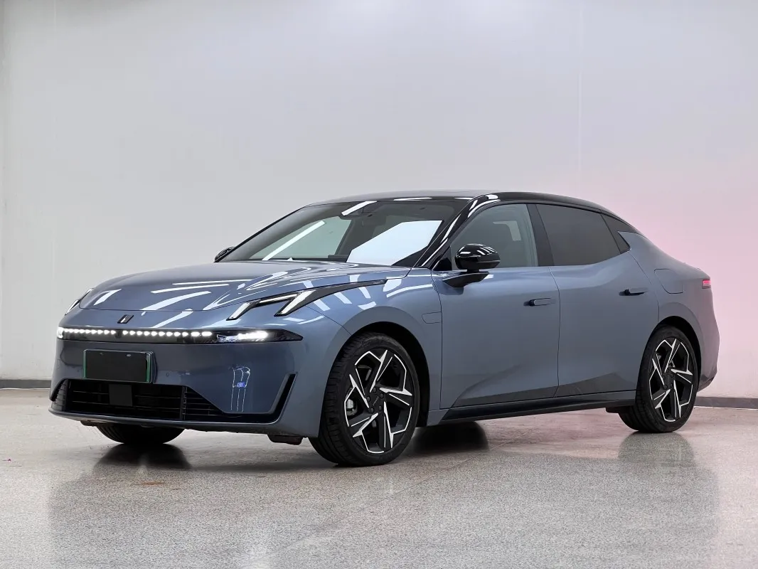 Virada à Esquerda Carro Lynk&Co 07 2024 Em-P 126 Longa Distância Ultra Rápido Carregamento