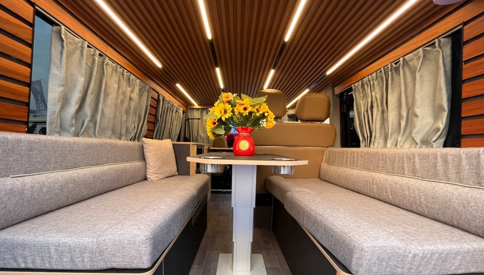 4X2 Veículo Recreativo Motorhome Camper Van de Teto Alto com Distância entre Eixos Estendida à Venda