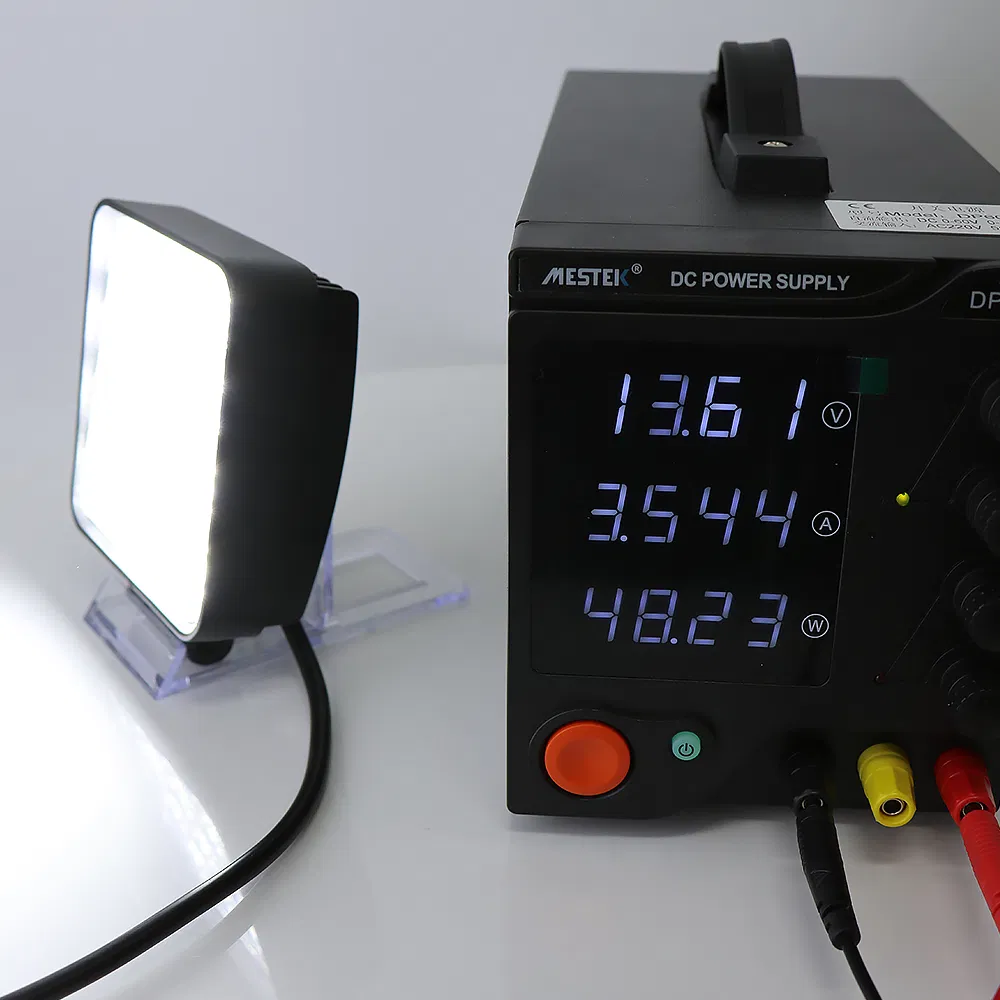 4 Polegada 50W 5000lm Luz de Trabalho LED 6000K Feixe de Inundação Carcaça de Alumínio Fundido para Veículos Agrícolas, Tratores, Empilhadeiras, etc