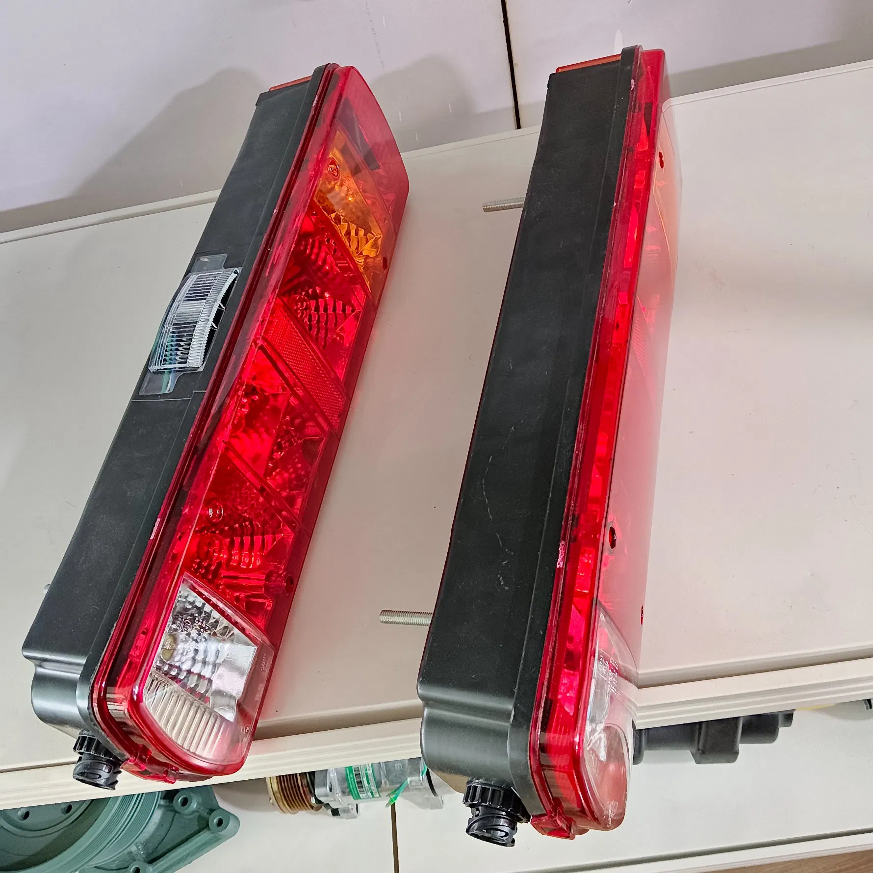 Boa Condição Preço Baixo LED Caminhão Veículos Agrícolas Triciclo Caminhão Ônibus Luz Traseira Sinal de Parada Freio Ré Sinal de Viragem Lampada de Aviso