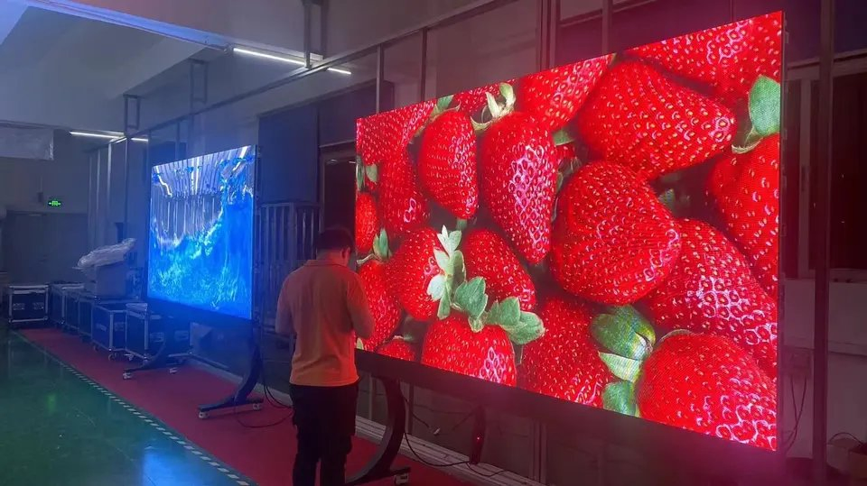 Bom Preço 108inch Tela LED Interativa Tudo-em-Um 4K Ultra Fina em Cores Completas para Conferência Inteligente