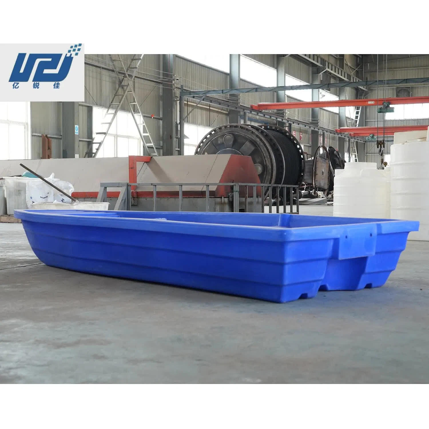 Lightweight Polyethylene Kayak or Vibrant Plastic Canoes for Recreational Paddling