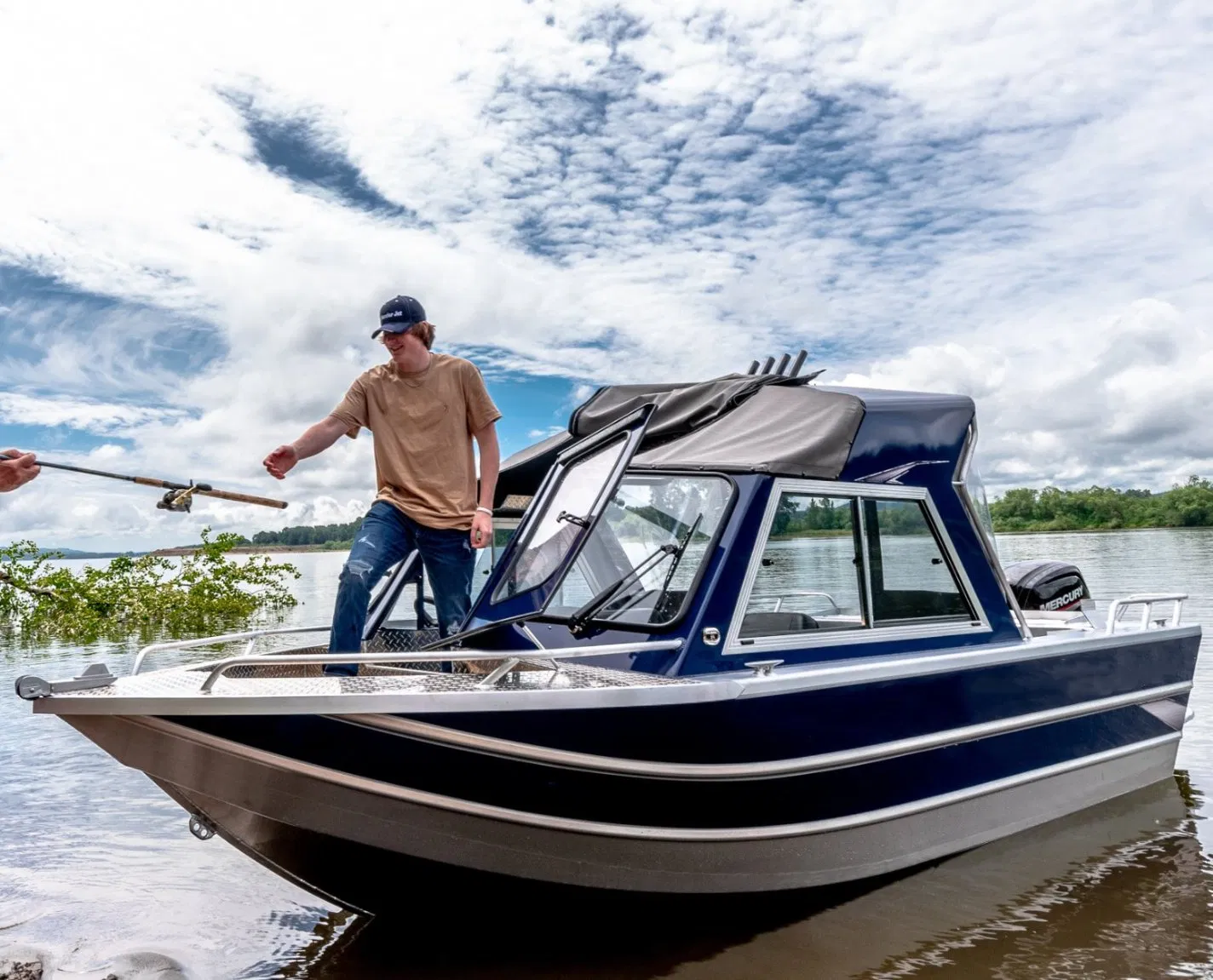 Kinocean All Welding Hard-Top Aluminum Fishing Deep-V Cabin Speed Power Boat