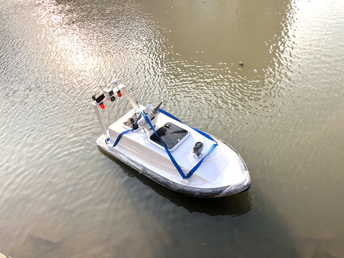 Electric Wireless Unmanned Firefighting Boat Remote Control Fire Fighting Robot Life Saving Equipment